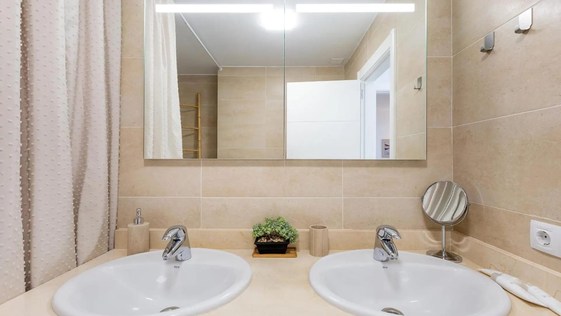 Sunshine Luxury Vacation House Puerto de Santiago  Spain